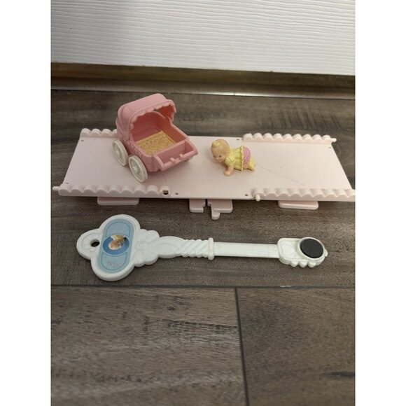 Vintage 1988 Fisher Price #5204 Precious Places Baby Amanda, Complete - Picture 1 of 5